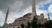 Il est des monuments qui marquent le paysage d’une ville. C’est le cas du musée Sainte-Sophie pour Istanbul. Cette ancienne église orthodoxe, considérée par certains comme la huitième merveille du […]