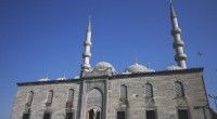 Située dans le quartier d’Eminönü, sur la rive sud de la Corne d’or, la mosquée Neuve constitue l’une des plus imposantes mosquées d’Istanbul, ce qui fait aussi d’elle l’une des […]