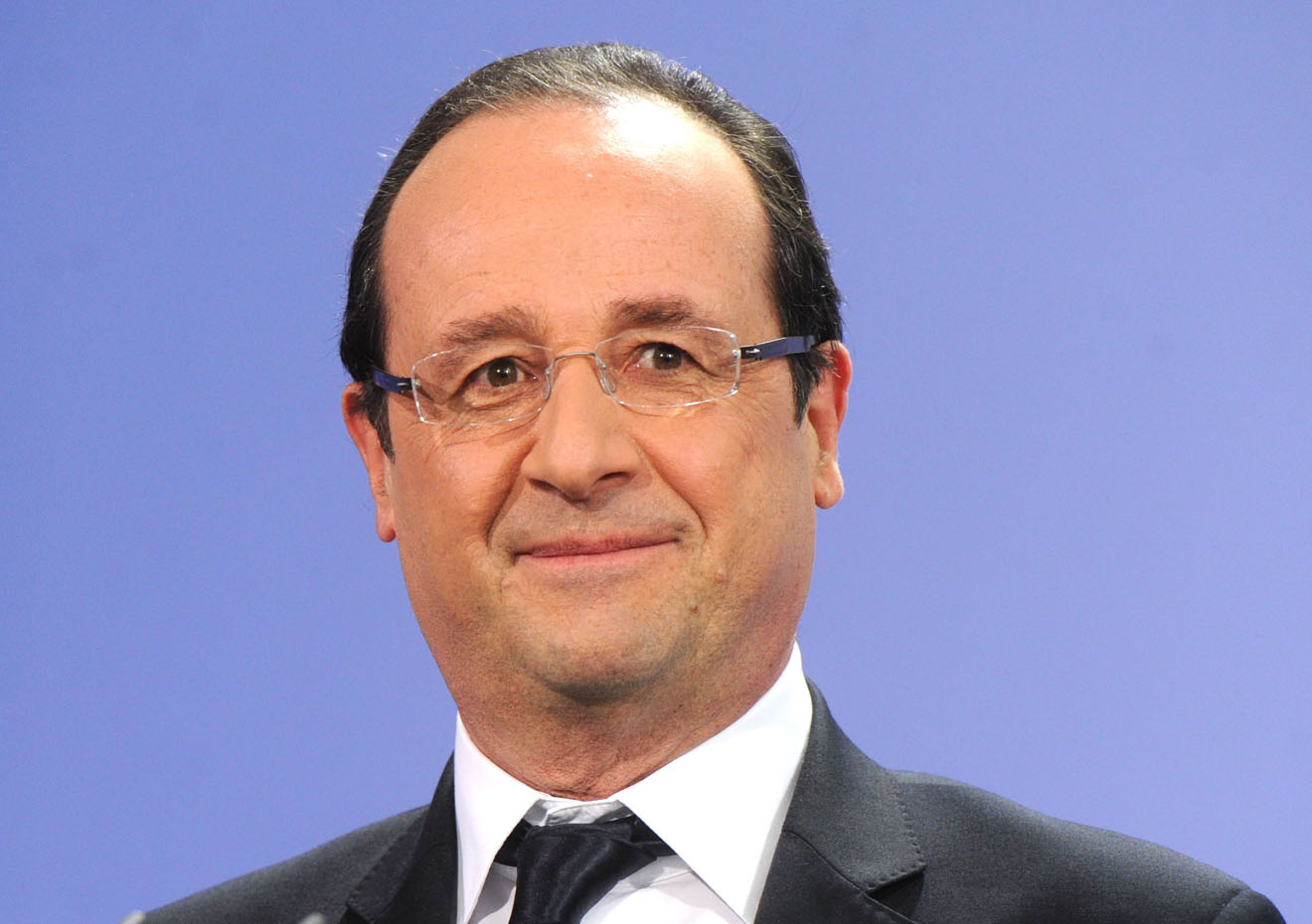 Francois-Hollande-un-Pingouin-Il-le-prend-avec-le-sourire