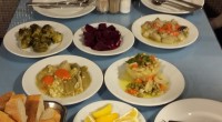   En hiver, la cuisine stambouliote se modifie. Nous partageons avec vous quelques spécialités de saison que nous avons pu déguster au restaurant Kanaat. Rencontre avec le gérant M. Murat […]