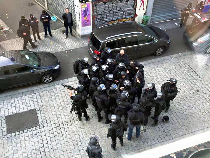 Police_-_rue_de_la_République_Saint-Denis_-_18_nov_2015_(cropped)