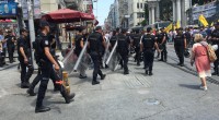 Dimanche dernier, environ 300 individus ont défié l’interdiction de la marche Pride LGBT+ d’Istanbul proclamée par les autorités locales. Aujourd’hui la Turquie s’est rendue sur une avenue Istiklal marquée par […]