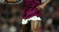 Le footballer d’Aston Villa est décédé, dimanche soir, après avoir reçu une décharge de taser par par la police de West Mercia.