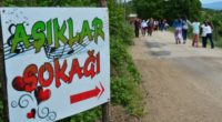 Ce dimanche 7 mai, des milliers d’hommes et de femmes célibataires se sont promenés dans la «  rue des amoureux » dans la province de Çanakkale espérant trouver l’amour. Crédit photo […]