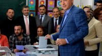 Après un mois d’une campagne peu mouvementée, Recep Tayyip Erdoğan est élu président de la république de Turquie avec 51,7% des voix. Son principal opposant, Ekmeleddin Ihsanoğlu fait environ 39%, […]
