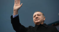 Les délégués du Parti de la justice et du développement (AKP) ont élu dimanche le président Recep Tayyip Erdoğan chef du parti lors d’un congrès extraordinaire dans la capitale.