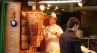 Le döner kebab, cette spécialité turque mondialement connue et appréciée, va-t-il disparaitre sous sa forme actuelle dans les pays de l’Union européenne ? C’est la crainte qui plane depuis que, mardi […]