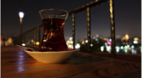 Avec une moyenne de consommation de 1.300 tasses de thé (çay) par an, les Turcs sont les plus grands buveurs de thé du monde.